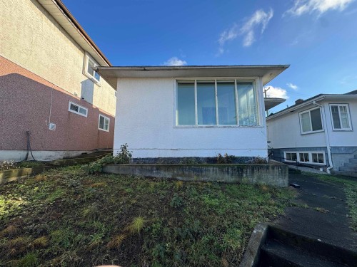 7654 Fraser Street, Vancouver, BC 