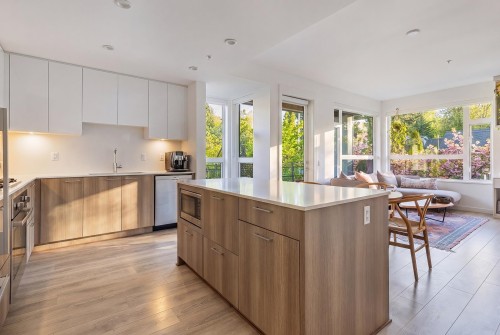 107-715 15th Street W North Vancouver, BC V7M 1T2
