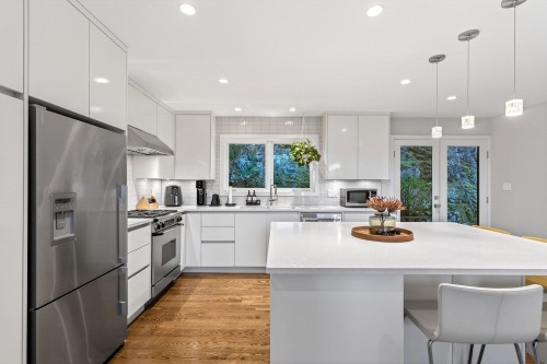 6965 Marine Drive, West Vancouver, BC 