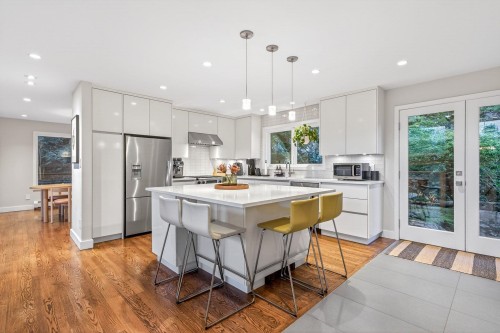 6965 Marine Drive, West Vancouver, BC 