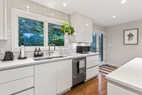 6965 Marine Drive, West Vancouver, BC 