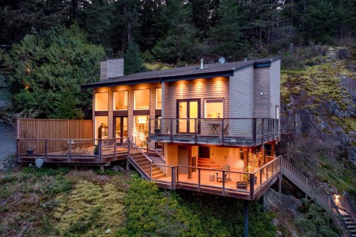 6965 Marine Drive, West Vancouver, BC 