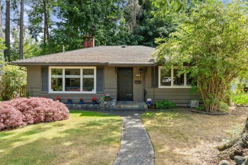 2010 Mackay Avenue  North Vancouver, BC V7P 2M7