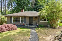 2010 Mackay Avenue  North Vancouver, BC V7P 2M7