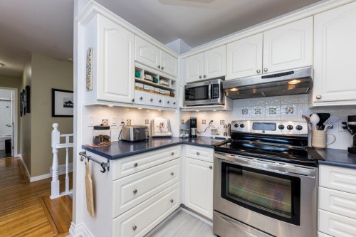 895 12Th Street E, North Vancouver, BC 