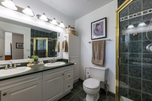 895 12Th Street E, North Vancouver, BC 