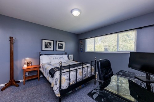 895 12Th Street E, North Vancouver, BC 