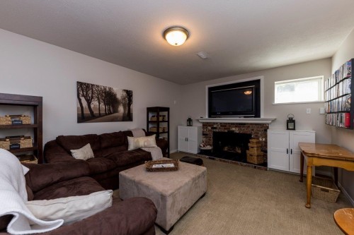 895 12Th Street E, North Vancouver, BC 