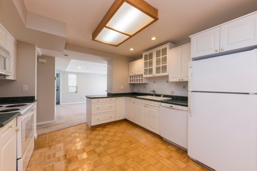 895 12Th Street E, North Vancouver, BC 