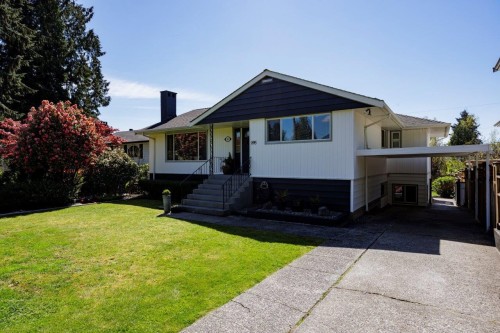 895 12Th Street E, North Vancouver, BC 