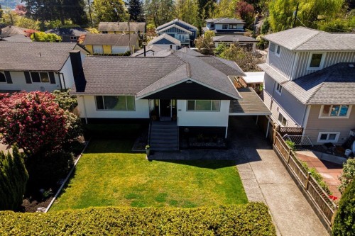 895 12Th Street E, North Vancouver, BC 