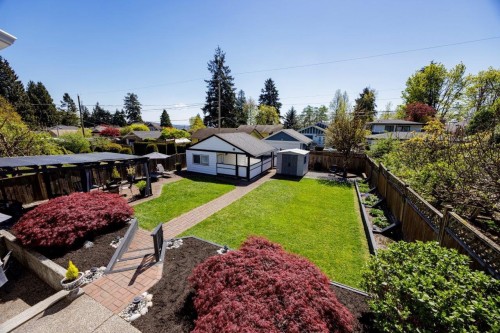 895 12Th Street E, North Vancouver, BC 