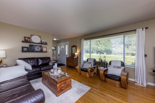 895 12Th Street E, North Vancouver, BC 