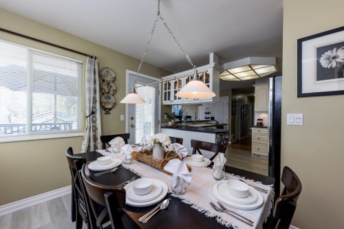 895 12Th Street E, North Vancouver, BC 