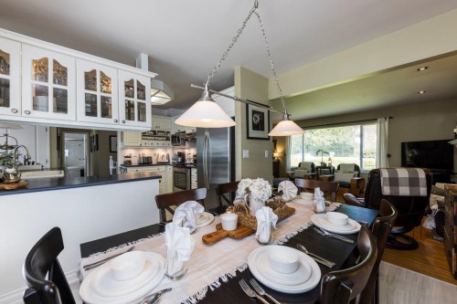 895 12Th Street E, North Vancouver, BC 