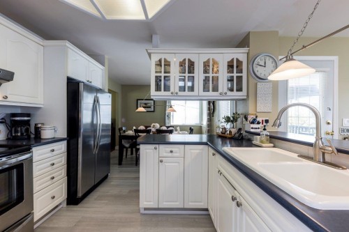 895 12Th Street E, North Vancouver, BC 