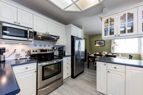 895 12Th Street E, North Vancouver, BC 