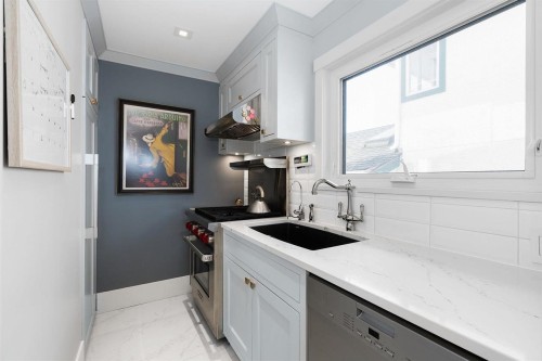 1388 21St Street, West Vancouver, BC 