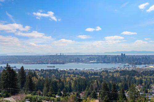 353 Newdale Court  North Vancouver, BC V7N 3H3