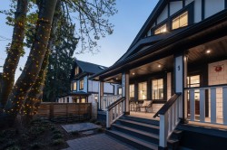 1-375 33rd Avenue E Vancouver, BC V5V 2Z8