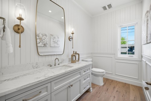 690 Windsor Road E, North Vancouver, BC 