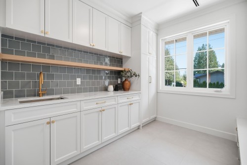 690 Windsor Road E, North Vancouver, BC 