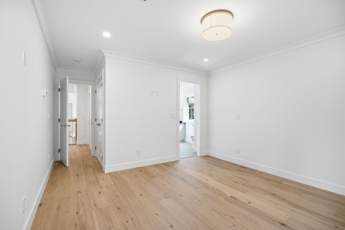 690 Windsor Road E, North Vancouver, BC 