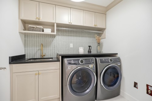 690 Windsor Road E, North Vancouver, BC 