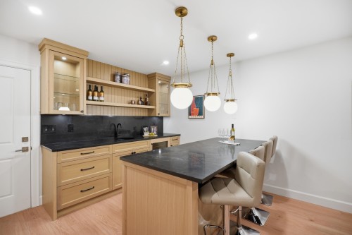 690 Windsor Road E, North Vancouver, BC 