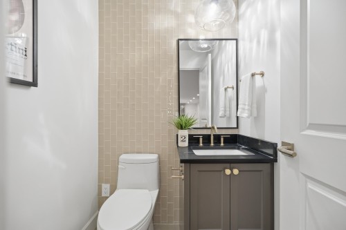 690 Windsor Road E, North Vancouver, BC 