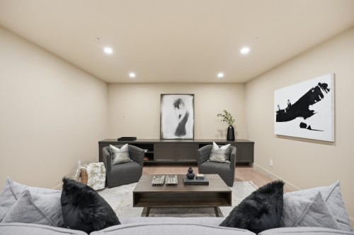 690 Windsor Road E, North Vancouver, BC 