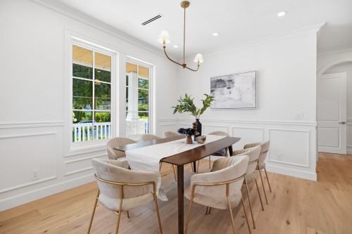 690 Windsor Road E, North Vancouver, BC 