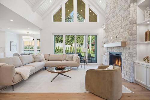 690 Windsor Road E, North Vancouver, BC 
