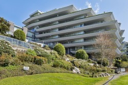 204-866 Arthur Erickson Place  West Vancouver, BC V7T 0B2
