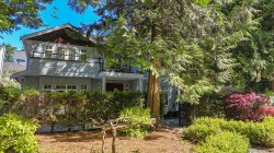 786 17th Street W North Vancouver, BC V7P 3S9