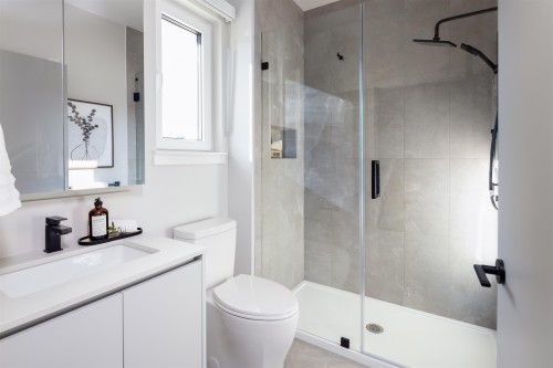 1341 21St Avenue E, Vancouver, BC 