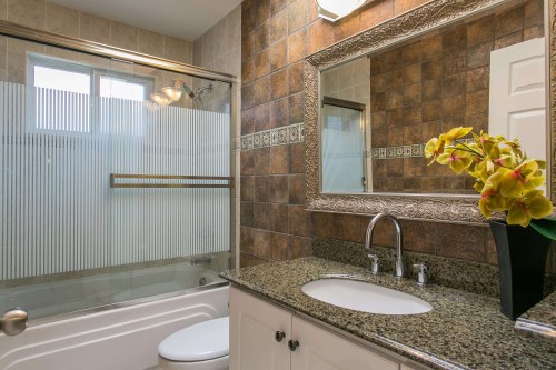 915 23Rd Avenue E, Vancouver, BC 