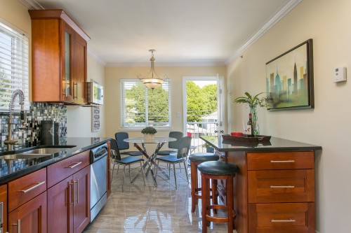 915 23Rd Avenue E, Vancouver, BC 