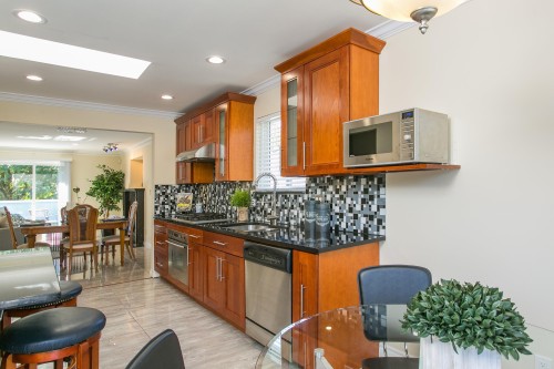 915 23Rd Avenue E, Vancouver, BC 