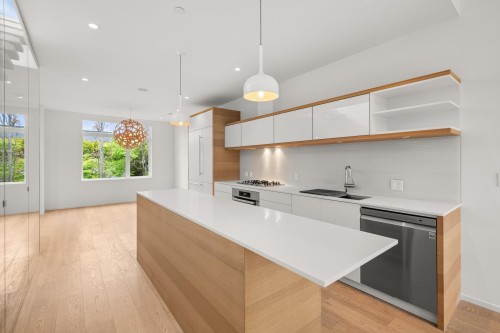 1889 2Nd Avenue W, Vancouver, BC 