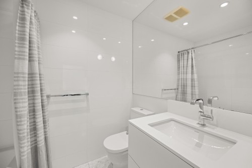1889 2Nd Avenue W, Vancouver, BC 