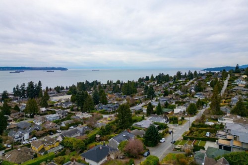 2338 Ottawa Avenue, West Vancouver, BC 