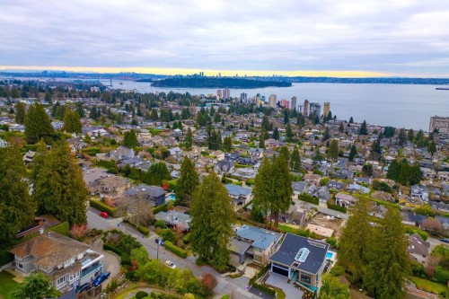 2338 Ottawa Avenue, West Vancouver, BC 