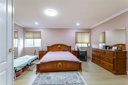9149 Briar Road, Burnaby, BC - Indoor Photo Showing Bedroom