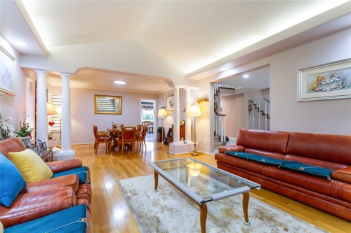 9149 Briar Road, Burnaby, BC - Indoor Photo Showing Living Room