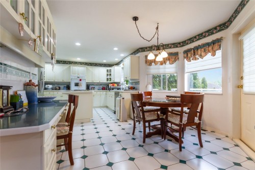 9149 Briar Road, Burnaby, BC - Indoor Photo Showing Dining Room