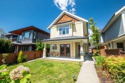 318 18th Street W North Vancouver, BC V7M 1W9