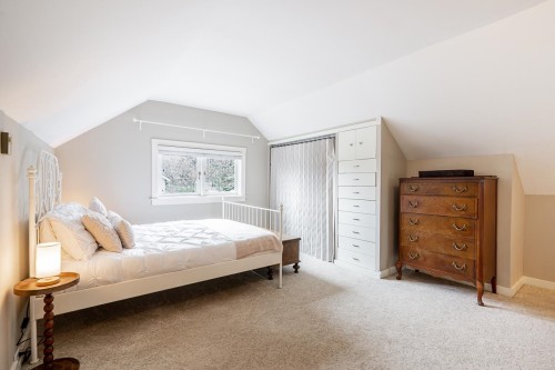 457 11Th Street E, North Vancouver, BC 