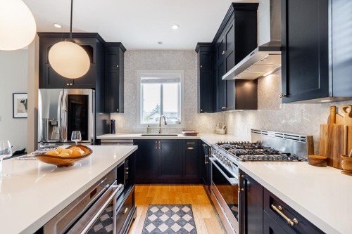 457 11Th Street E, North Vancouver, BC 