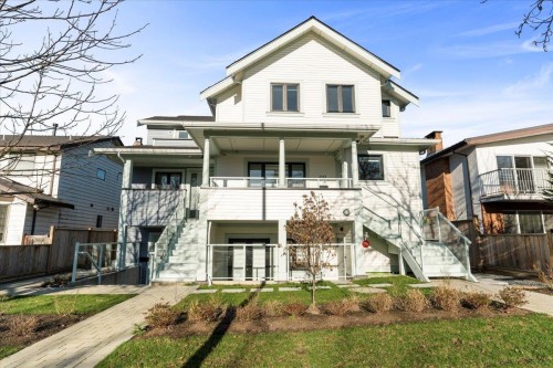 2229 16Th Avenue W, Vancouver, BC 